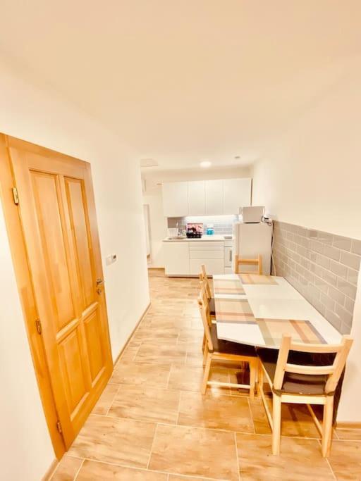 Lemon Premium Apartment Szeged Buitenkant foto
